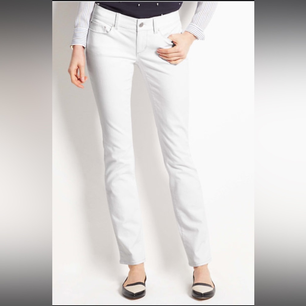 Ann Taylor Modern Fit White Jeans size 6